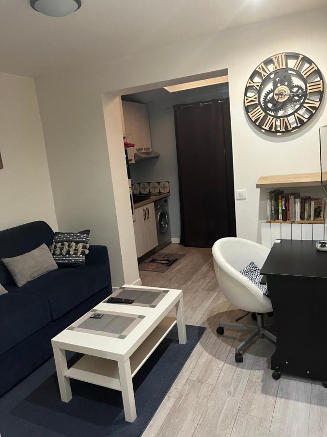 Jolie Studio Rueil-Malmaison Bagian luar foto